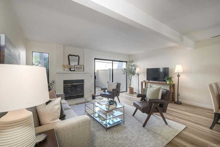 907 Hickory Ct, Carlsbad, CA 92009