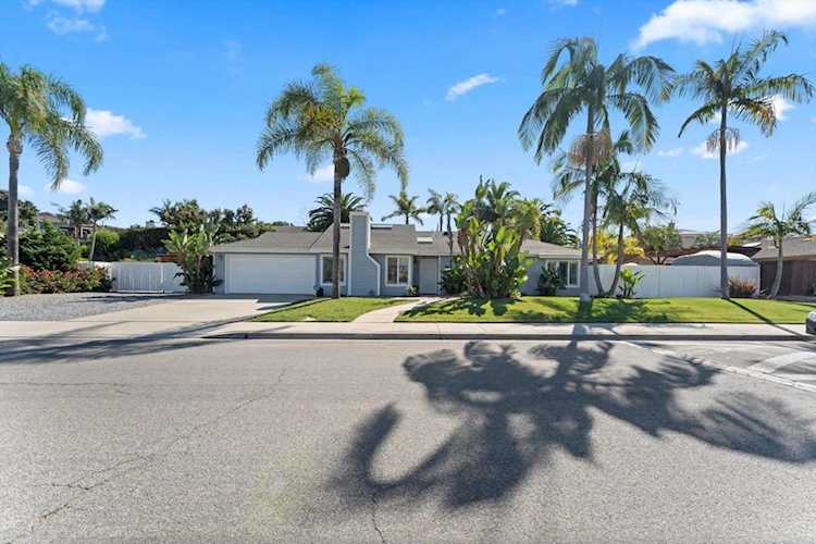 1125 Lake Ridge Dr, San Marcos, CA 92078