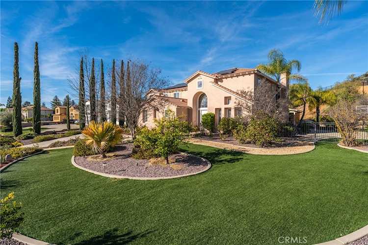 952 Creek View, Redlands, CA 92373