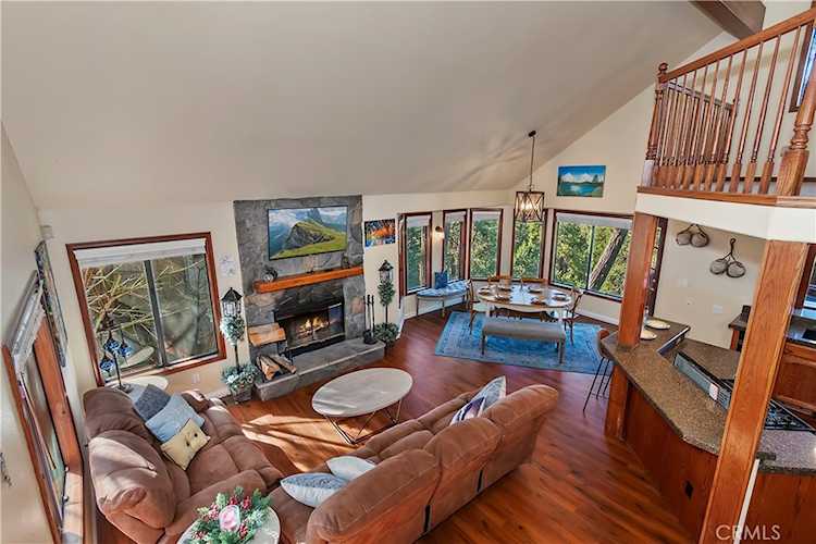 920 Arbula, Crestline, CA 92325