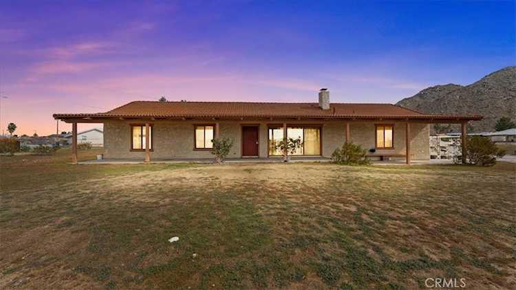 16043 Saint Timothy Rd, Apple Valley, CA 92307