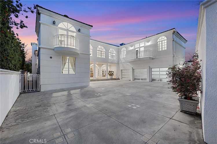 759 Foxkirk Rd, Glendale, CA 91206