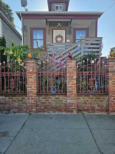 2745 2745 E 10th St, Oakland, CA 94601