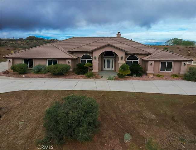 10282 Farmington, Oak Hills, CA 92344