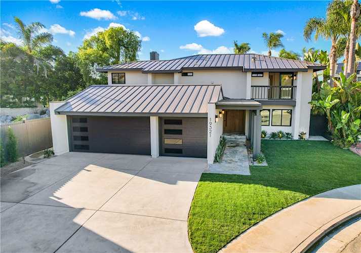 19321 Manor Point Circle, Huntington Beach, CA 92648