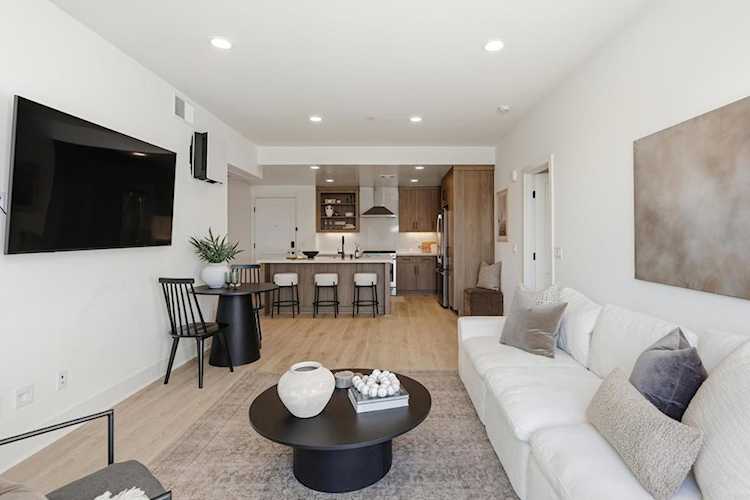 1107 Catania Court #203, Encinitas, CA 92024