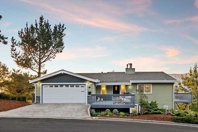 9 Humboldt Ct, Pacifica, CA 94044