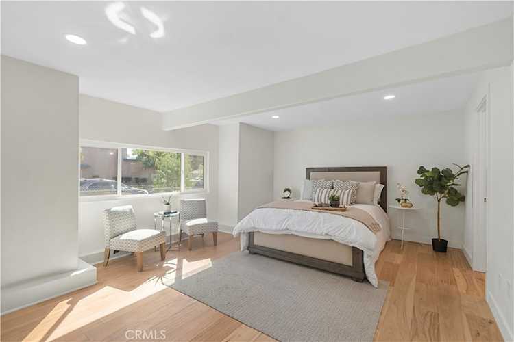 14519 Dyer, Sylmar, CA 91342