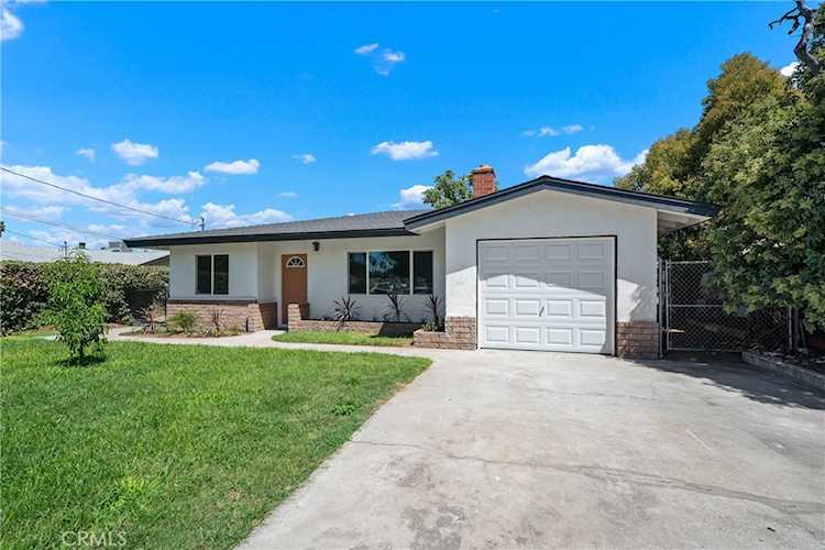 27328 Norwood St, Highland, CA 92346