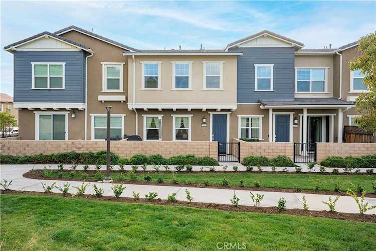 22905 Concord Dr, Saugus, CA 91350