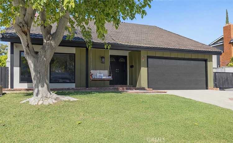 28975 Lotusgarden Dr, Canyon Country, CA 91387