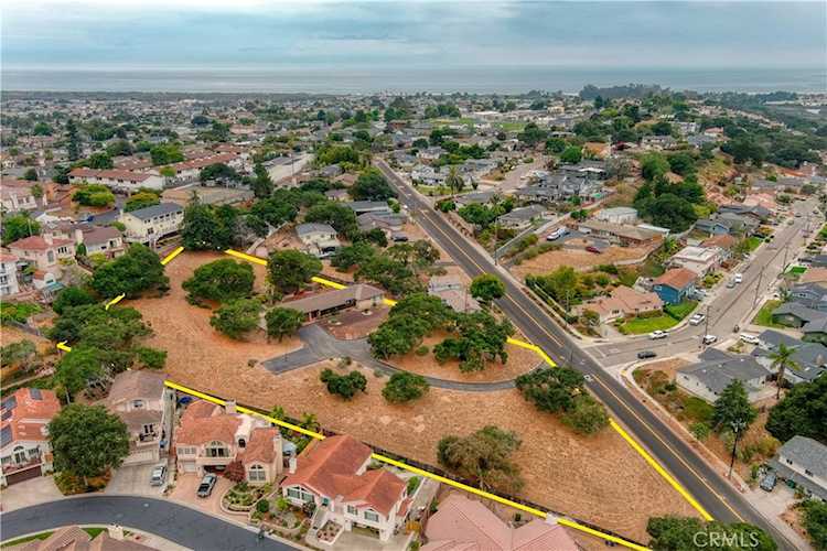 910 N 12th St, Grover Beach, CA 93433