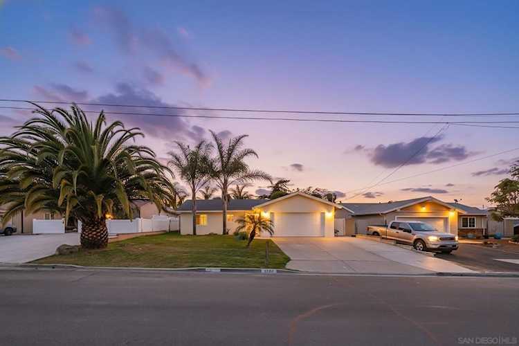 3740 La Colusa Dr, San Marcos, CA 92078