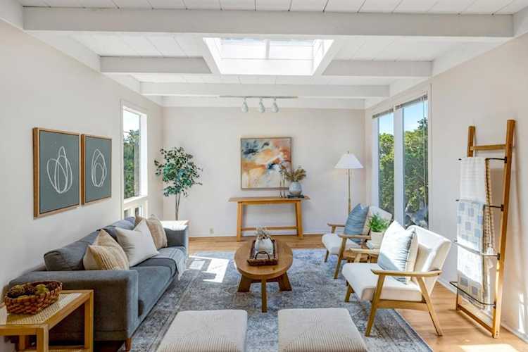 229 7th St, Pacific Grove, CA 93950