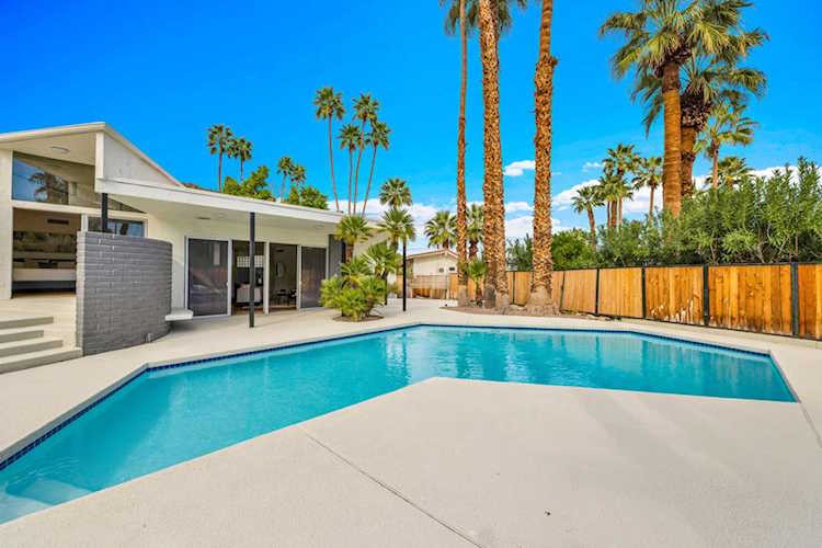 345 W Crestview Dr, Palm Springs, CA 92264