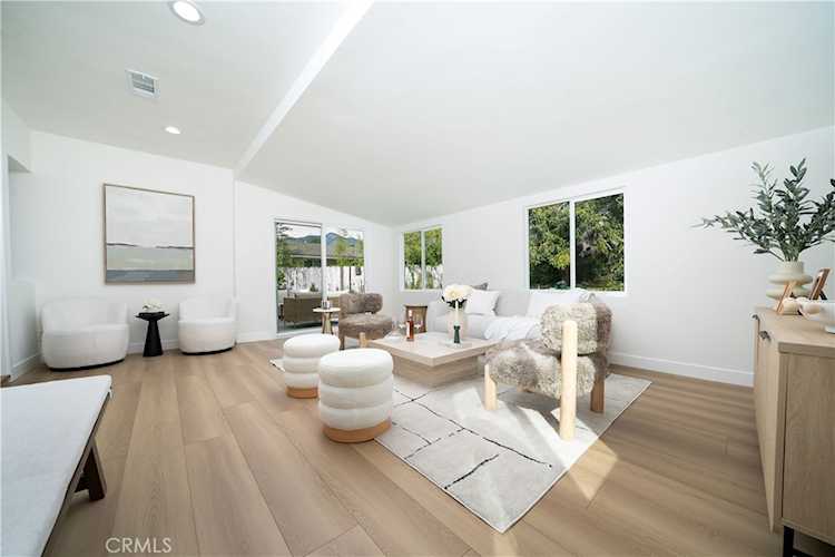 1026 La Presa, Pasadena, CA 91107