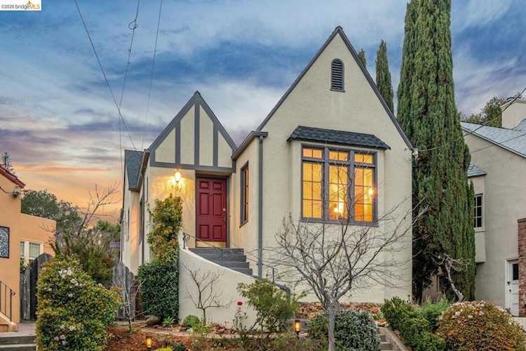 4107 4107 Lyman Rd, Oakland, CA 94602