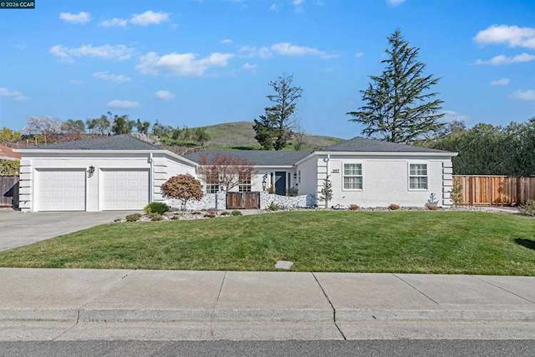 1197 1197 Larch Ave, Moraga, CA 94556