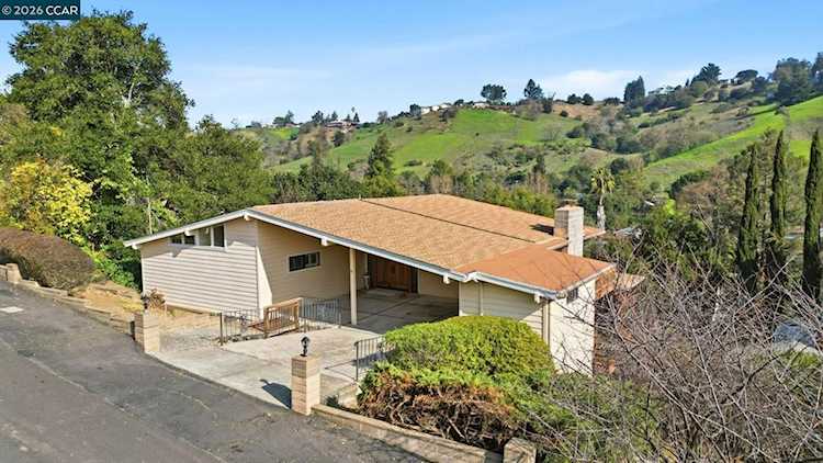 95 95 Mackie Dr, Martinez, CA 94553