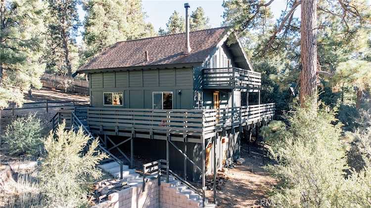 1140 Eagle Mountain Dr, Big Bear City, CA 92314