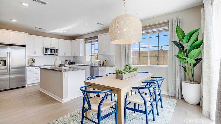 1164 Thunderchief Ln, Rialto, CA 92376