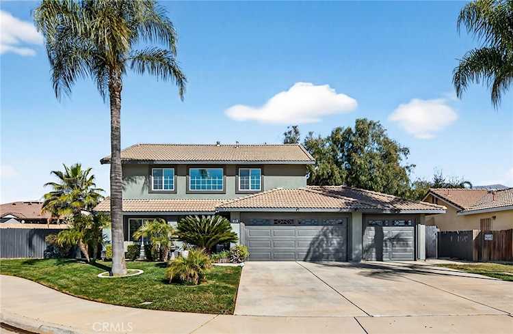 520 Cedar View Dr, Beaumont, CA 92223