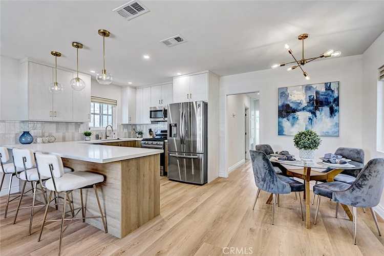 875 W 1st St, San Pedro, CA 90731