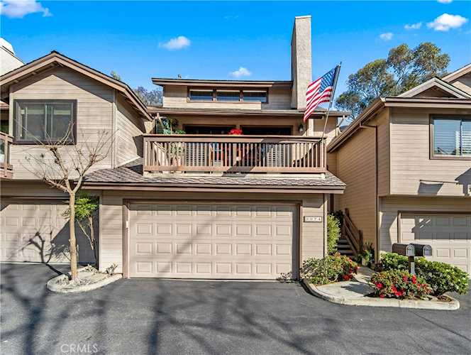 2074 Meadow View Ln, Costa Mesa, CA 92627