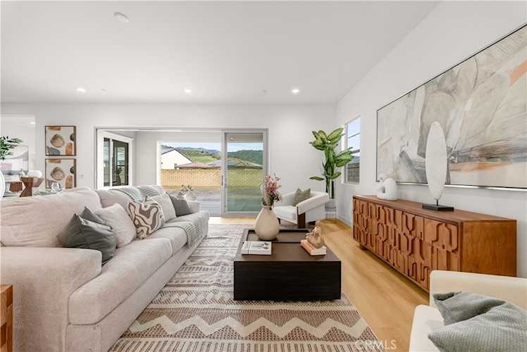 21219 Currant Ct, Chatsworth, CA 91311