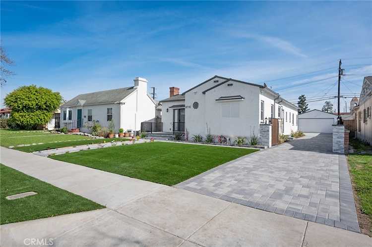 8716 S 10th Ave, Inglewood, CA 90305