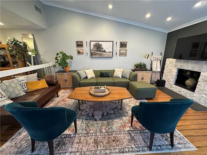 10141 Valley Circle Blvd #4, Chatsworth, CA 91311