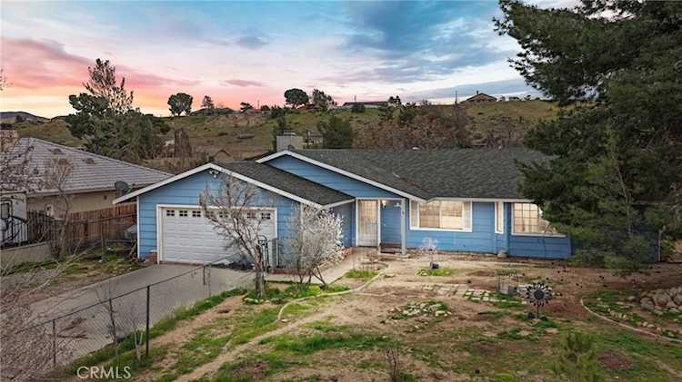 17405 Adobe, Hesperia, CA 92345