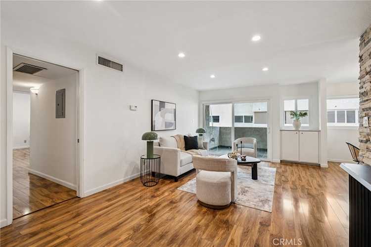 125 S Sierra Madre #215, Pasadena, CA 91107