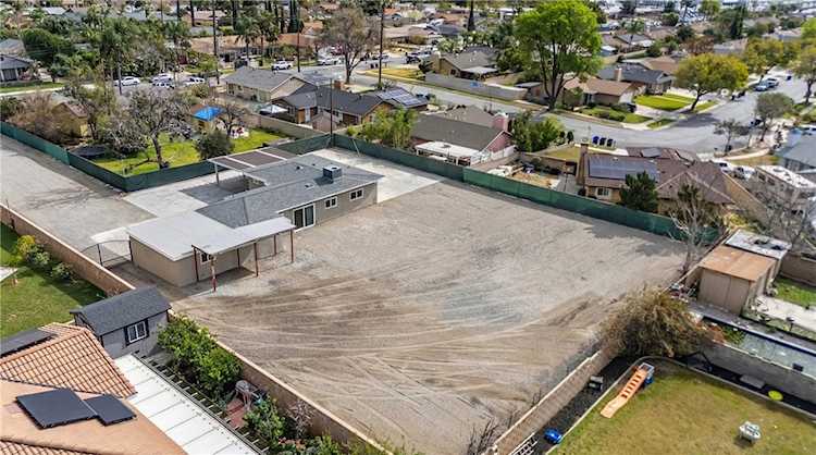 9784 Poplar Ave, Fontana, CA 92335