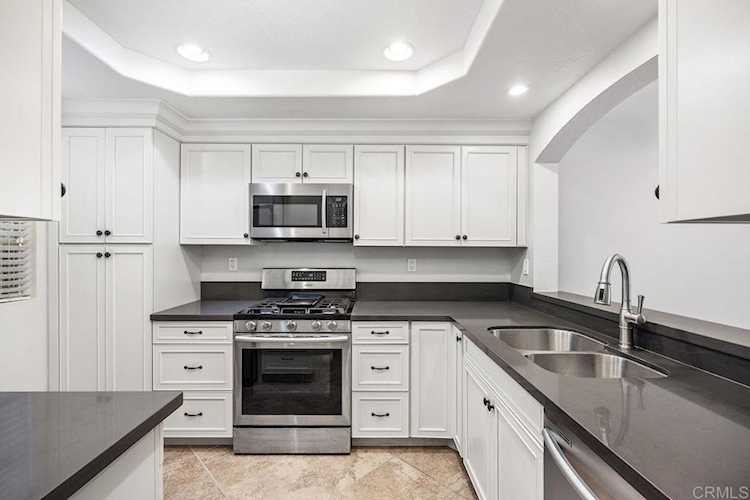 750 Breeze Hill Rd #110, Vista, CA 92081