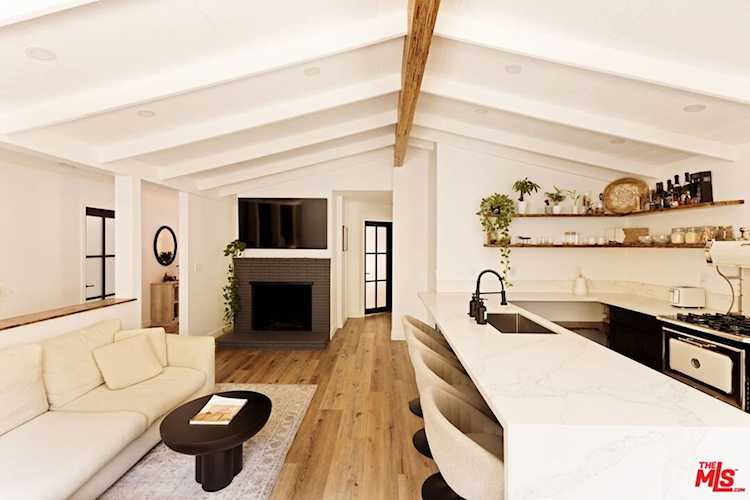 8329 Kirkwood Dr, Los Angeles, CA 90046