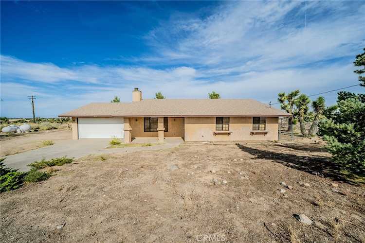 3818 Sunnyslope Rd, Phelan, CA 92371