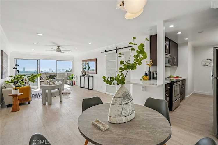 8400 De Longpre Ave #314, West Hollywood, CA 90069