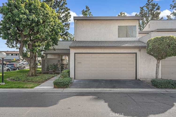 3010 E Via Taranto, Anaheim, CA 92806