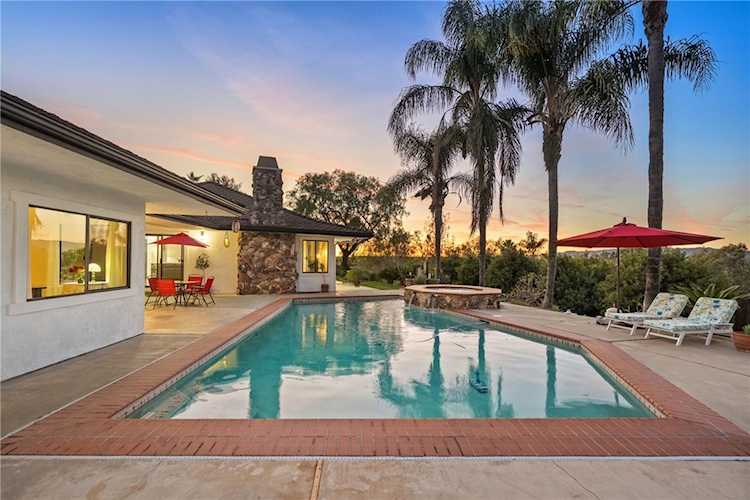 1650 Winterwarm Dr, Fallbrook, CA 92028
