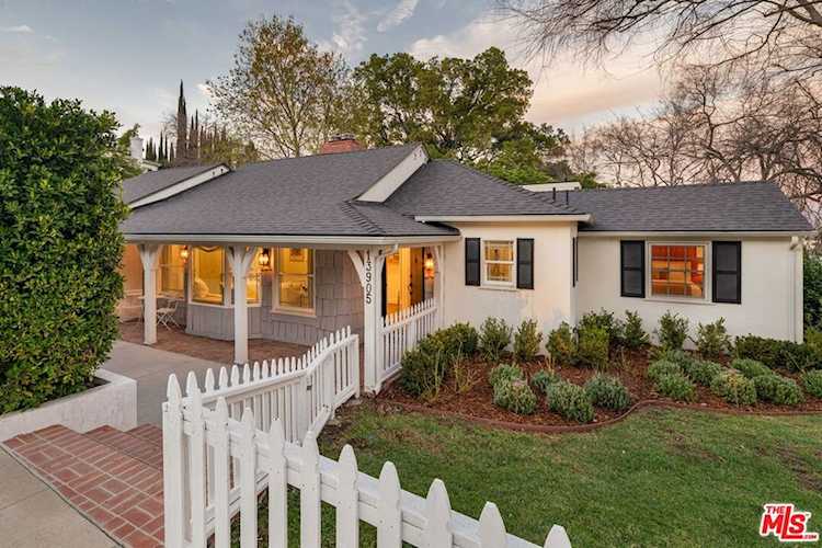 13905 Valley Vista Blvd, Sherman Oaks, CA 91423