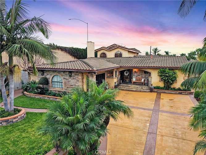 8906 Brock Ave, Downey, CA 90240