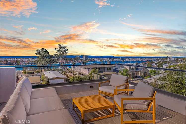 2212 Cliff Dr, Newport Beach, CA 92663