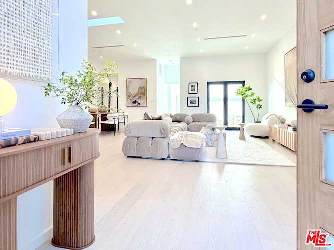 4040 Cartwright Ave, Studio City, CA 91604