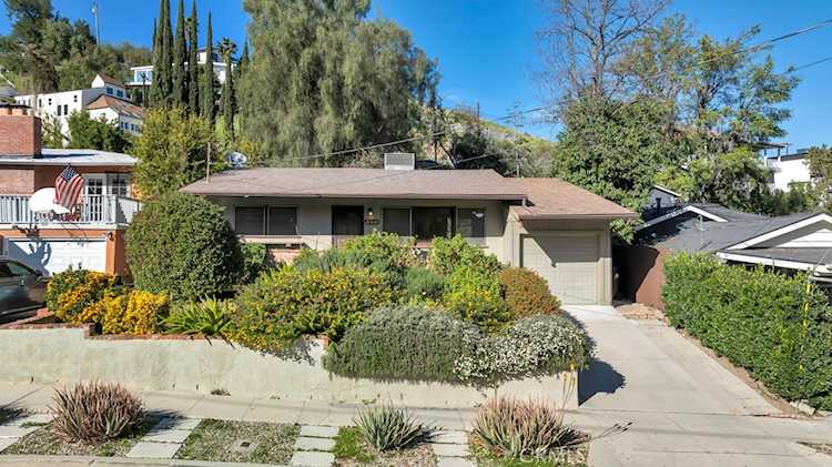 21501 Velicata St, Woodland Hills, CA 91364