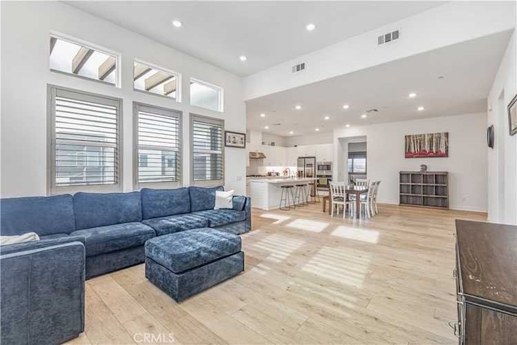 27227 Diamond Peak Ln #302, Valencia, CA 91381