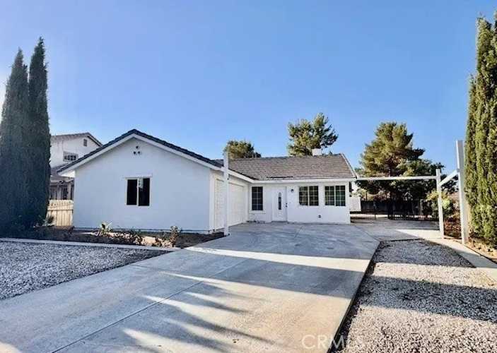 10796 Bonanza Rd, Adelanto, CA 92301