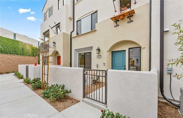 101 Kimberwick Ct, Burbank, CA 91506