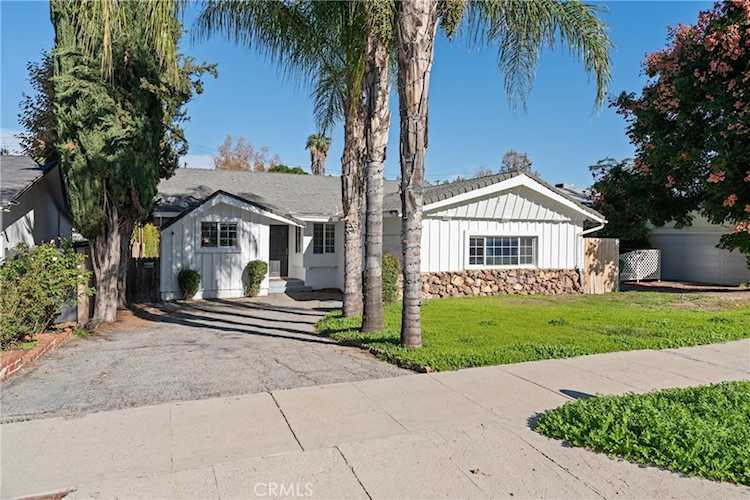 22727 Collins St, Woodland Hills, CA 91367