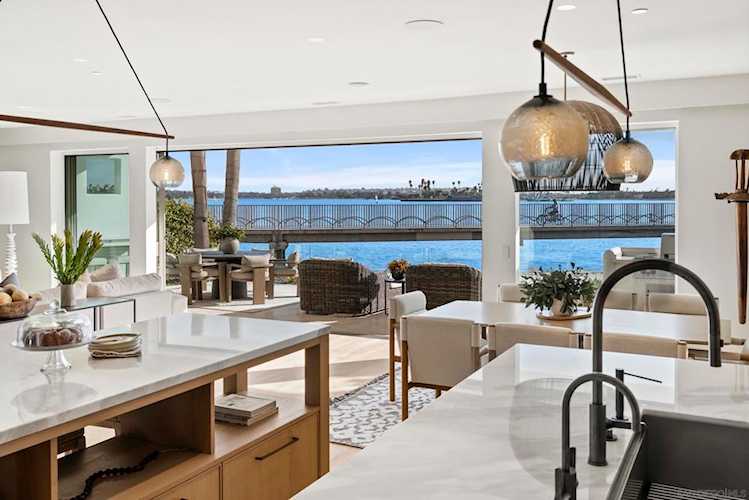 1053 E Briarfield Dr, San Diego, CA 92109